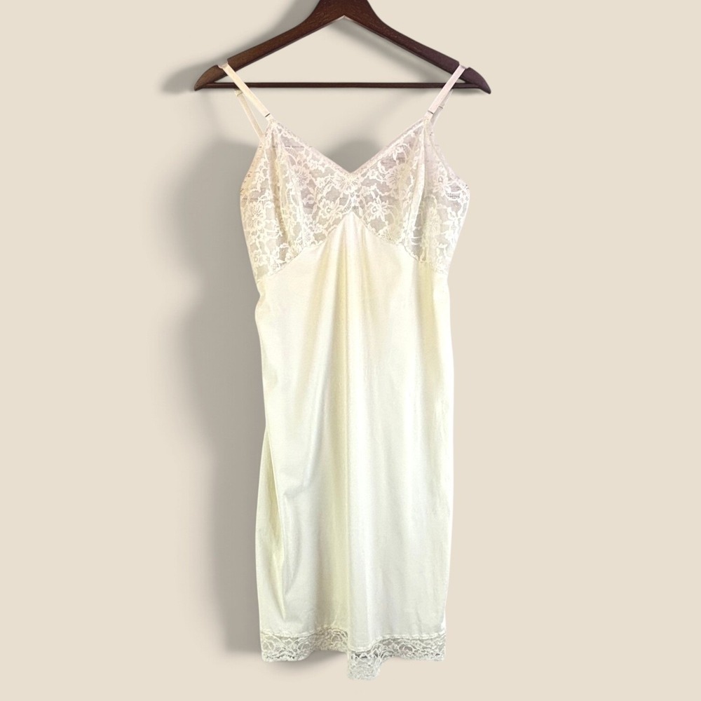Vintage Full Slip Vanity Fair Size 36 Cream Nylon Tricot Lace Trim Silky USA